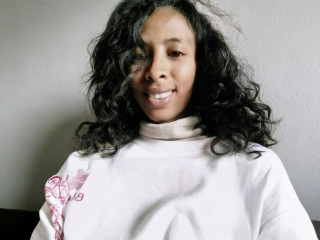 cindyx69 - Ich verrate dir ein kleines Geheimnis. Ich kann einfach nie genug bekommen. Ich will immer mehr und mehr und mehr. Ja, du hast recht, ich bin soooooo verdammt GEIL!!!